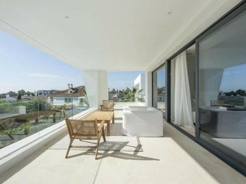 Villa/Maison de 6 chambres à louer à El Paraiso avec piscine garage - 14 850 € (Ref: 9590587)