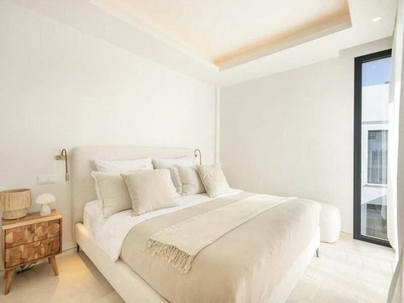 Villa/Maison de 6 chambres à louer à El Paraiso avec piscine garage - 14 850 € (Ref: 9590587)