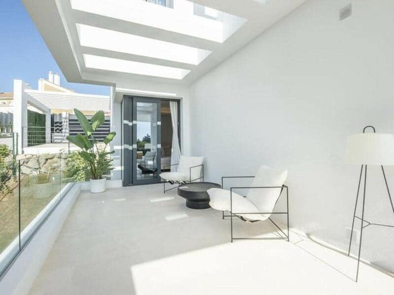 Villa/Maison de 6 chambres à louer à El Paraiso avec piscine garage - 14 850 € (Ref: 9590587)