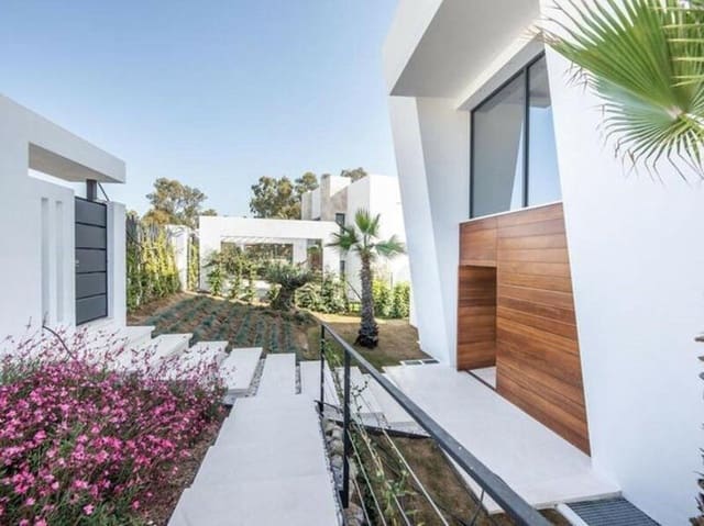 Villa/Maison de 6 chambres à louer à El Paraiso, Estepona avec piscine garage - 14 850 € (Ref: 9590587)