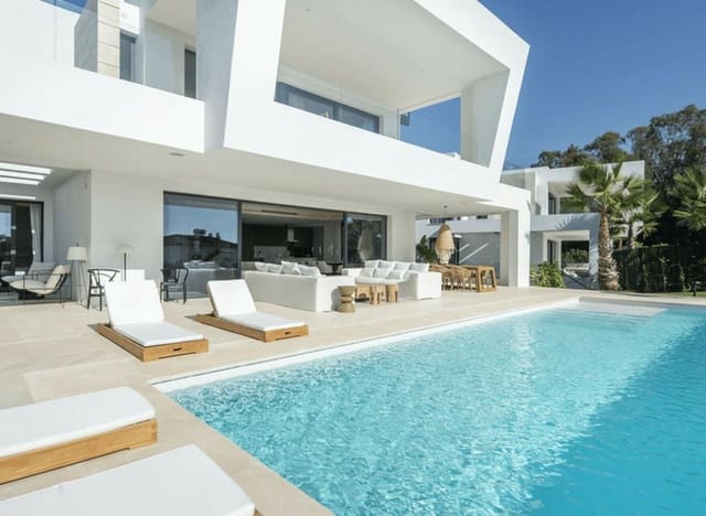 Villa/Maison de 6 chambres à louer à El Paraiso, Estepona avec piscine garage - 14 850 € (Ref: 9590587)