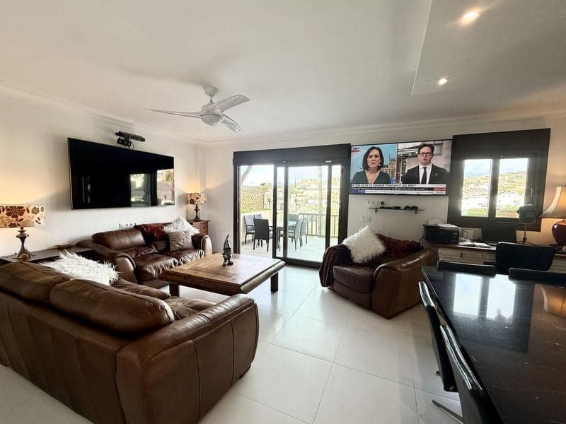 3 soverom Villa til salgs i Riviera del Sol med svømmebasseng garasje - € 595 000 (Ref: 9590588)