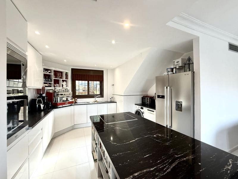 3 soverom Villa til salgs i Riviera del Sol med svømmebasseng garasje - € 595 000 (Ref: 9590588)