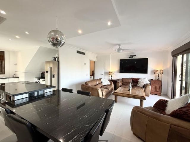 3 soverom Villa til salgs i Riviera del Sol, Mijas med svømmebasseng garasje - € 595 000 (Ref: 9590588)