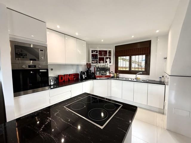 3 soverom Villa til salgs i Riviera del Sol, Mijas med svømmebasseng garasje - € 595 000 (Ref: 9590588)