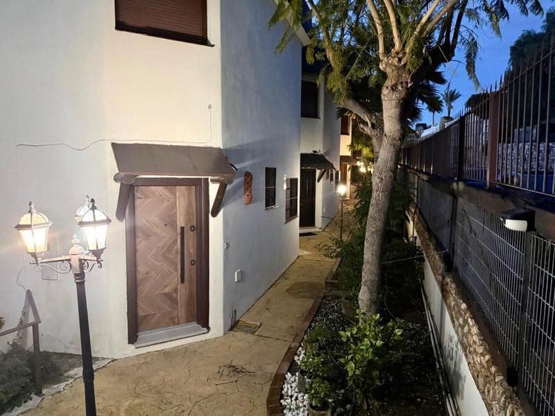 3 soverom Villa til salgs i Riviera del Sol med svømmebasseng garasje - € 595 000 (Ref: 9590588)