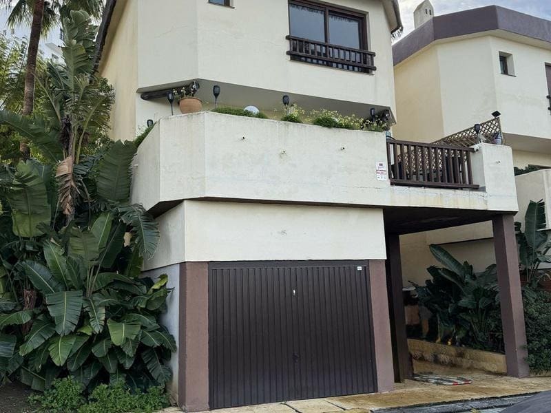 3 soverom Villa til salgs i Riviera del Sol med svømmebasseng garasje - € 595 000 (Ref: 9590588)