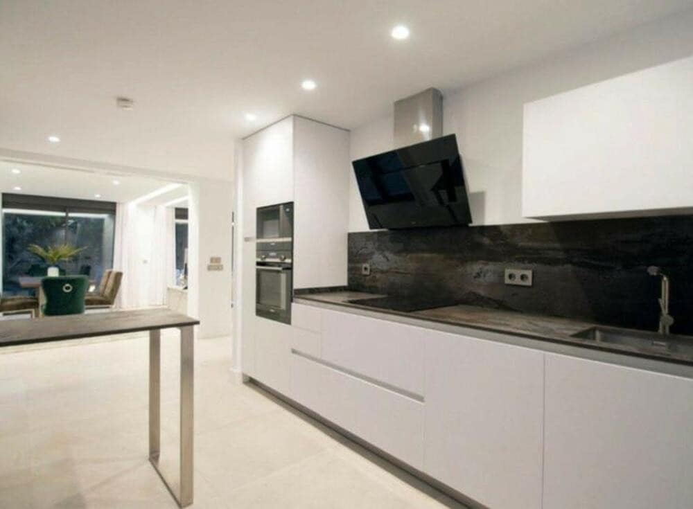 Villa/Maison de 5 chambres à louer à Nueva Andalucia avec piscine garage - 14 000 € (Ref: 9594482)