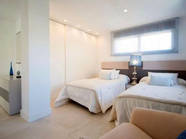 Villa/Maison de 5 chambres à louer à Las Brisas, Marbella avec piscine garage - 14 000 € (Ref: 9594482)