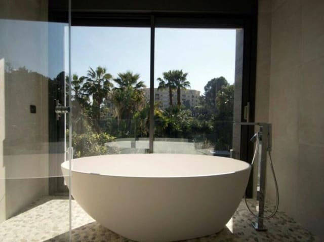 Villa/Maison de 5 chambres à louer à Las Brisas, Marbella avec piscine garage - 14 000 € (Ref: 9594482)