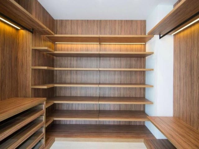 Villa/Maison de 5 chambres à louer à Las Brisas, Marbella avec piscine garage - 14 000 € (Ref: 9594482)