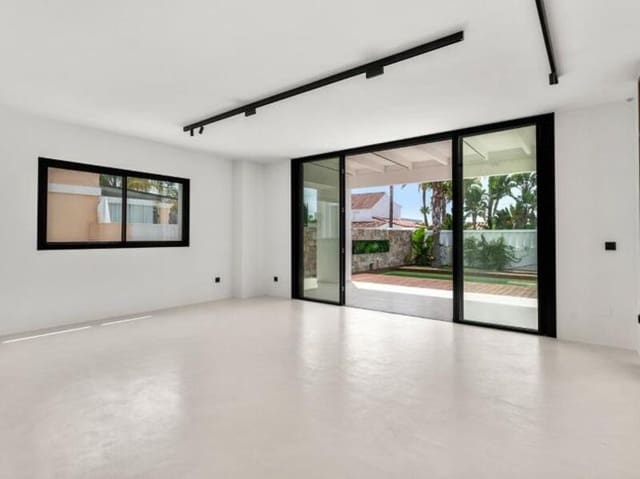 5 Zimmer Villa zu verkaufen in Villacana - Costalita - Saladillo, Estepona mit Pool Garage - 1.495.000 € (Ref: 9594486)