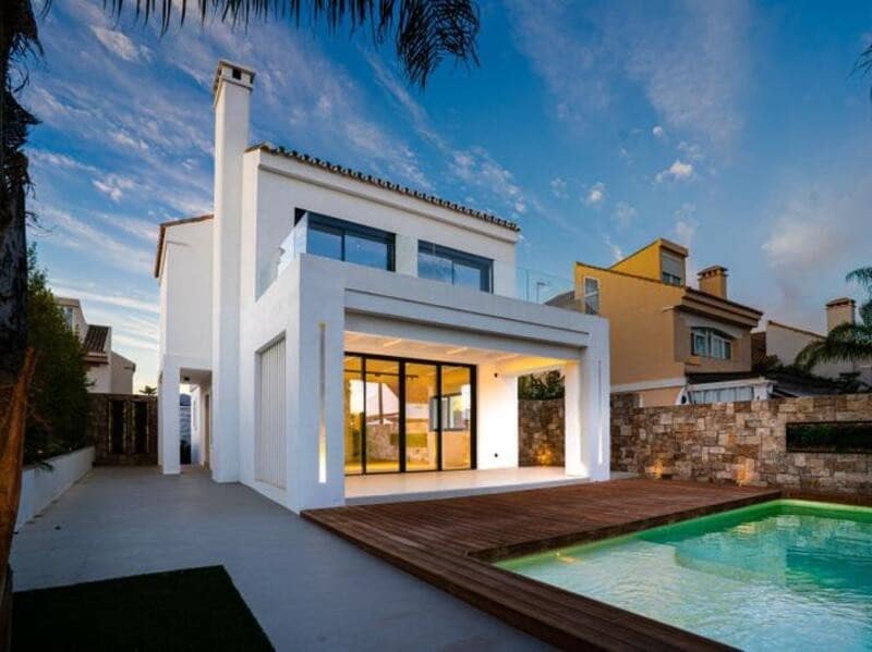 5 Zimmer Villa zu verkaufen in Estepona mit Pool Garage - 1.495.000 € (Ref: 9594486)