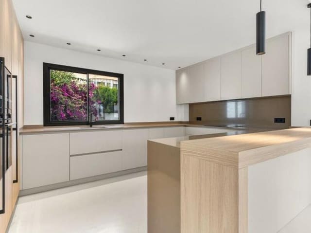 5 Zimmer Villa zu verkaufen in Villacana - Costalita - Saladillo, Estepona mit Pool Garage - 1.495.000 € (Ref: 9594486)