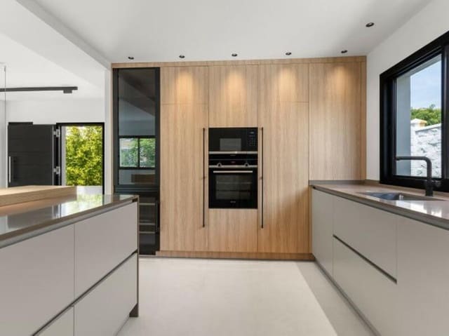 5 Zimmer Villa zu verkaufen in Villacana - Costalita - Saladillo, Estepona mit Pool Garage - 1.495.000 € (Ref: 9594486)