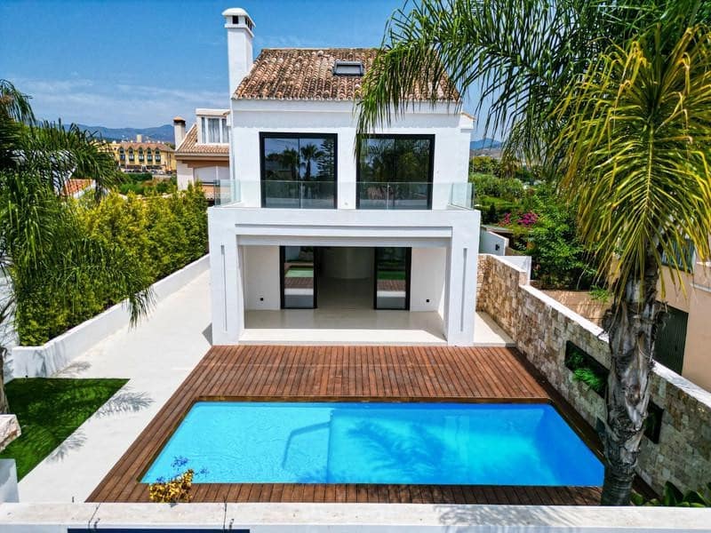 5 Zimmer Villa zu verkaufen in Estepona mit Pool Garage - 1.495.000 € (Ref: 9594486)