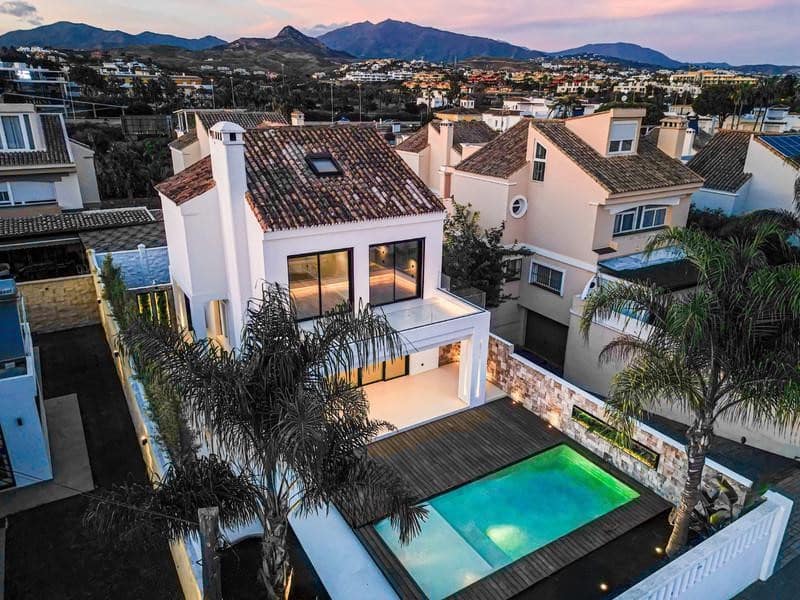 5 Zimmer Villa zu verkaufen in Estepona mit Pool Garage - 1.495.000 € (Ref: 9594486)