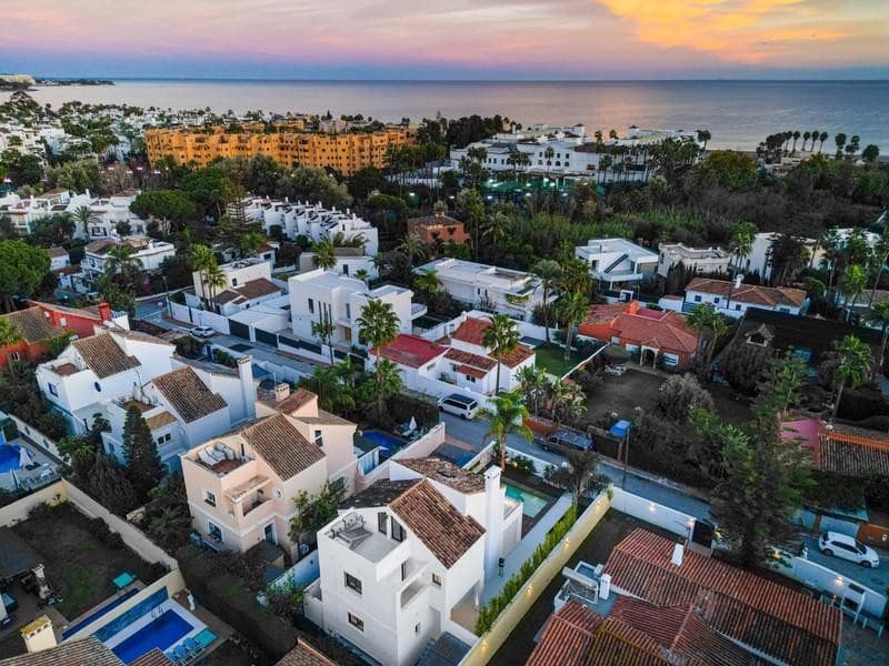 5 Zimmer Villa zu verkaufen in Estepona mit Pool Garage - 1.495.000 € (Ref: 9594486)