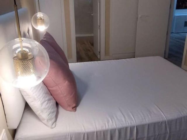 1 soveværelse Lejlighed til leje i Las Brisas, Marbella med garage - € 1.700 (Ref: 9603710)