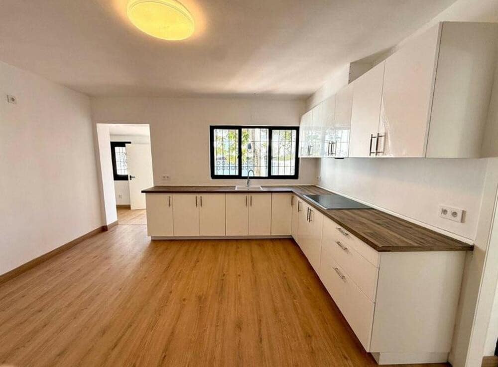 4 makuuhuone Huvila vuokrattavana paikassa Marbella mukana uima-altaan 
autotalli - 7 500 € (Ref: 9603711)