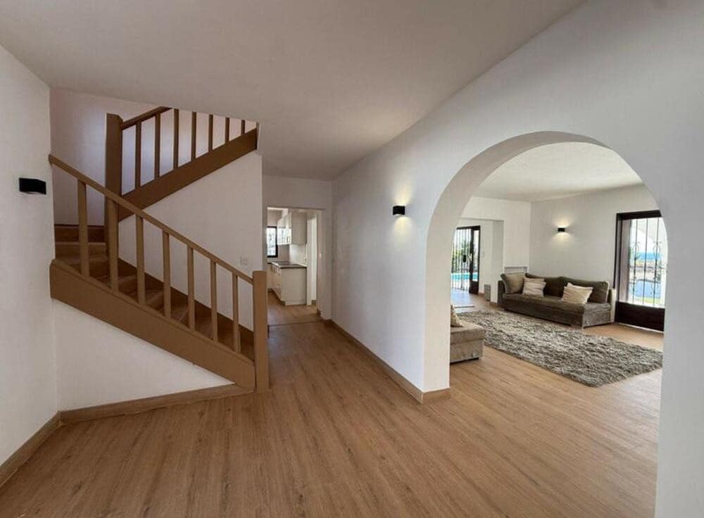 4 makuuhuone Huvila vuokrattavana paikassa Marbella mukana uima-altaan 
autotalli - 7 500 € (Ref: 9603711)