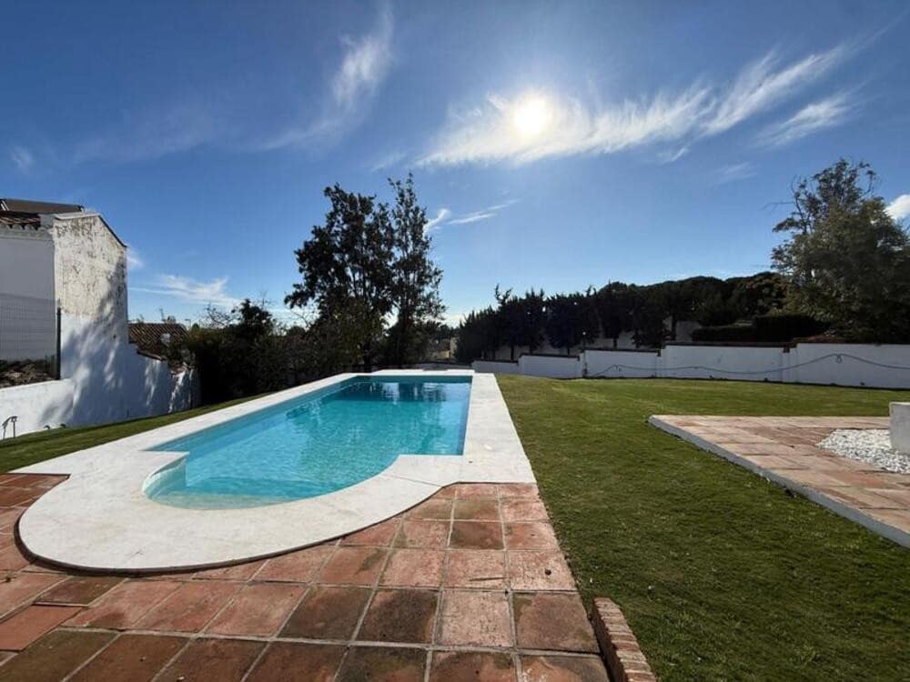 4 makuuhuone Huvila vuokrattavana paikassa Marbella mukana uima-altaan 
autotalli - 7 500 € (Ref: 9603711)