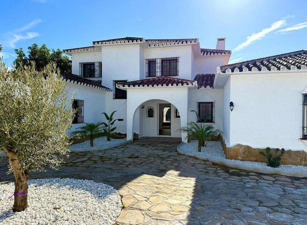 4 makuuhuone Huvila vuokrattavana paikassa Marbella mukana uima-altaan 
autotalli - 7 500 € (Ref: 9603711)