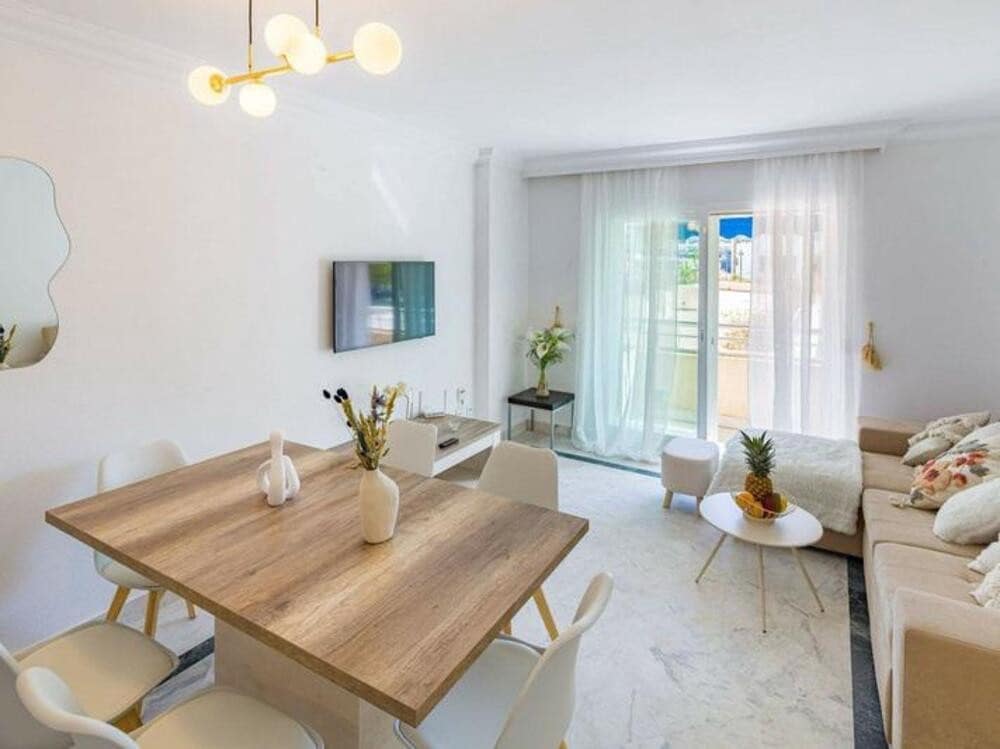 2 bedroom Apartment for rent in Marbella with pool garage - € 2,200 (Ref: 9607022)