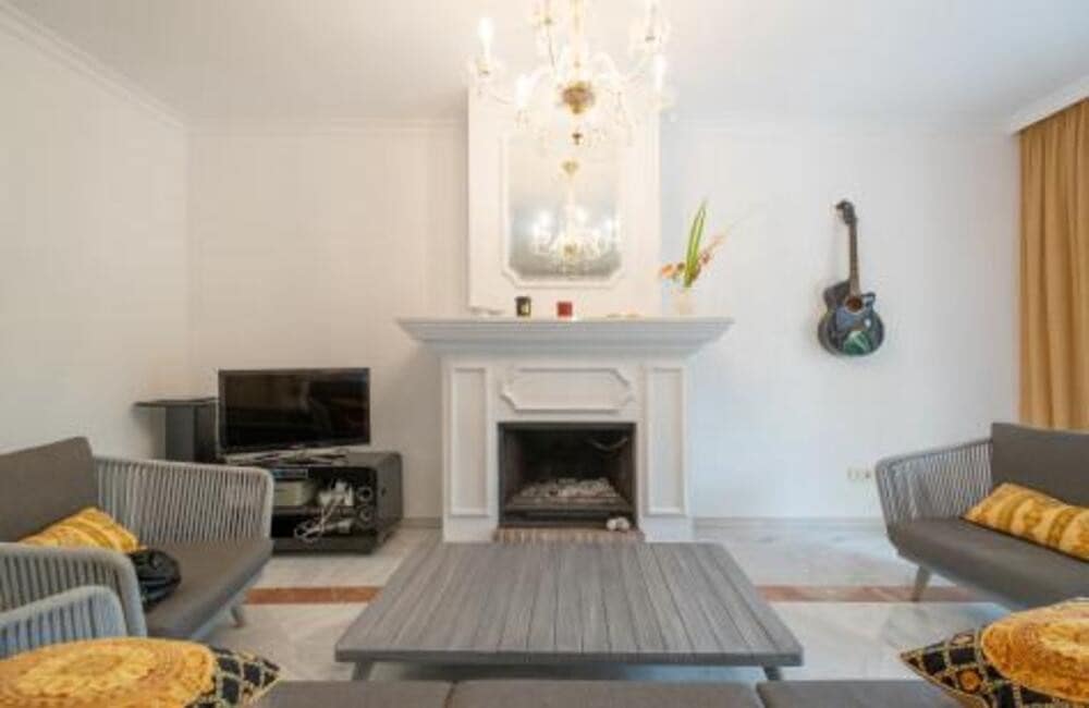 Casa de 3 habitaciones en Marbella en alquiler con piscina garaje - 3.700 € (Ref: 9607024)