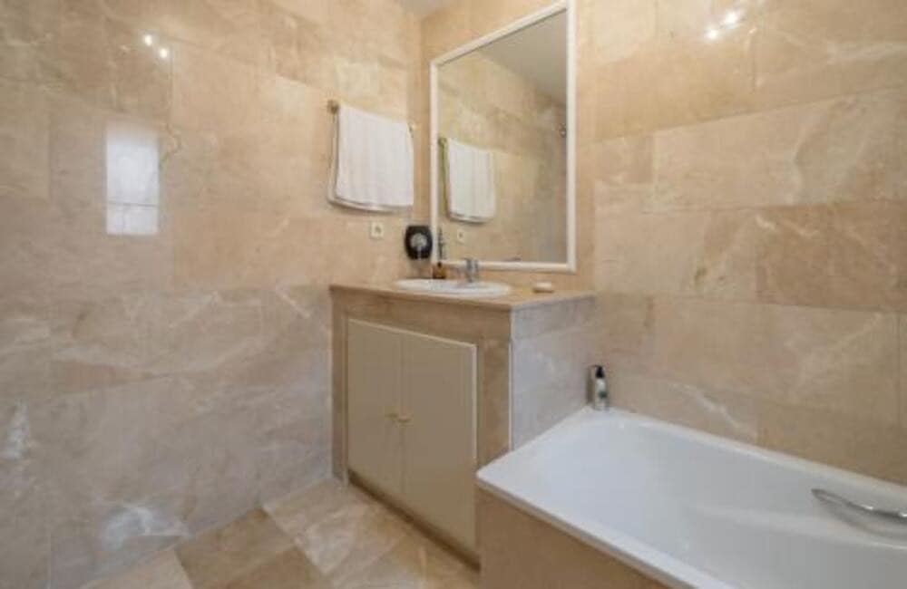 Casa de 3 habitaciones en Marbella en alquiler con piscina garaje - 3.700 € (Ref: 9607024)