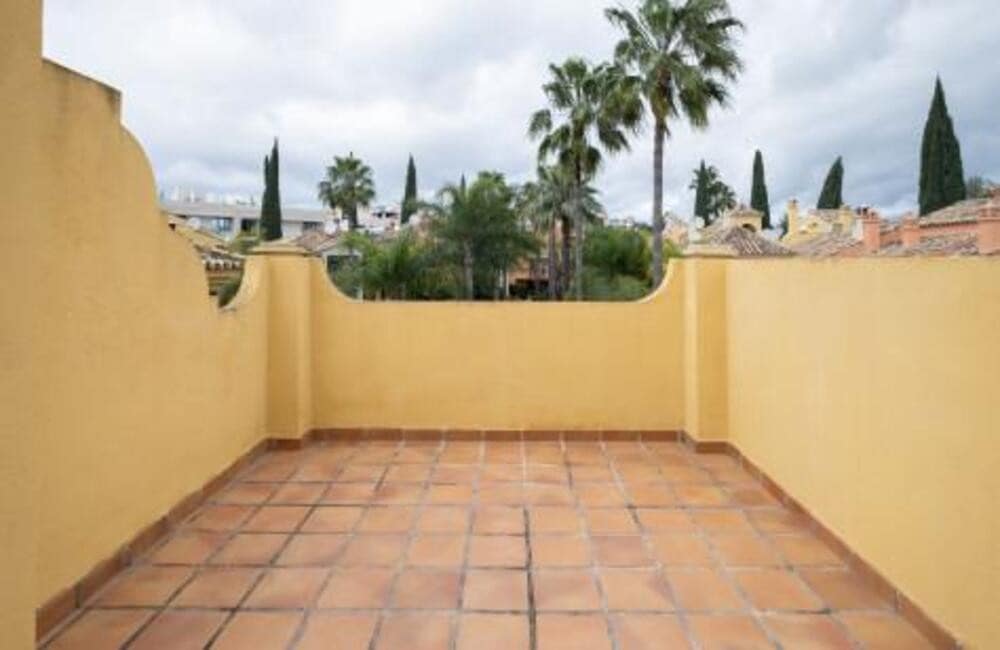 Casa de 3 habitaciones en Marbella en alquiler con piscina garaje - 3.700 € (Ref: 9607024)