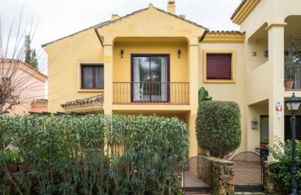 Casa de 3 habitaciones en Marbella en alquiler con piscina garaje - 3.700 € (Ref: 9607024)