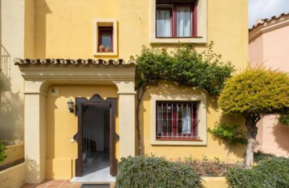 Casa de 3 habitaciones en Marbella en alquiler con piscina garaje - 3.700 € (Ref: 9607024)