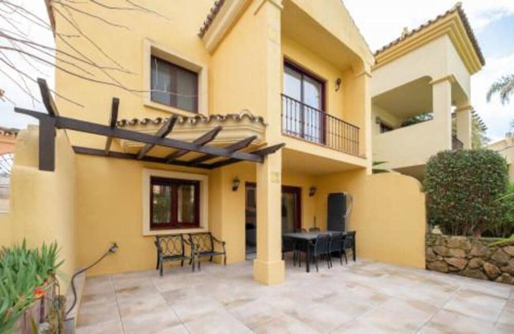 Casa de 3 habitaciones en Marbella en alquiler con piscina garaje - 3.700 € (Ref: 9607024)