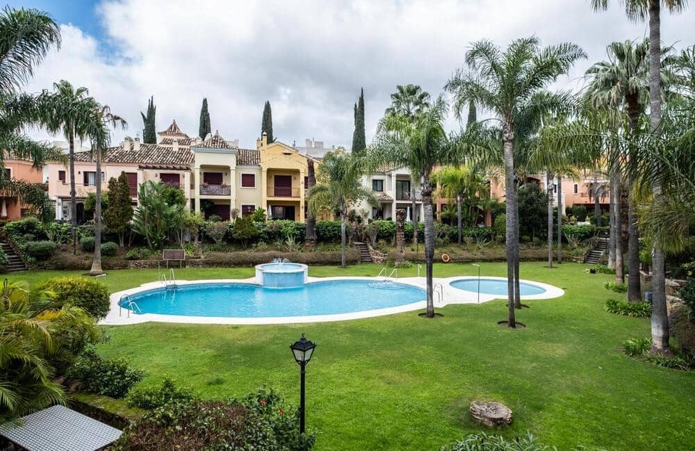 Casa de 3 habitaciones en Marbella en alquiler con piscina garaje - 3.700 € (Ref: 9607024)