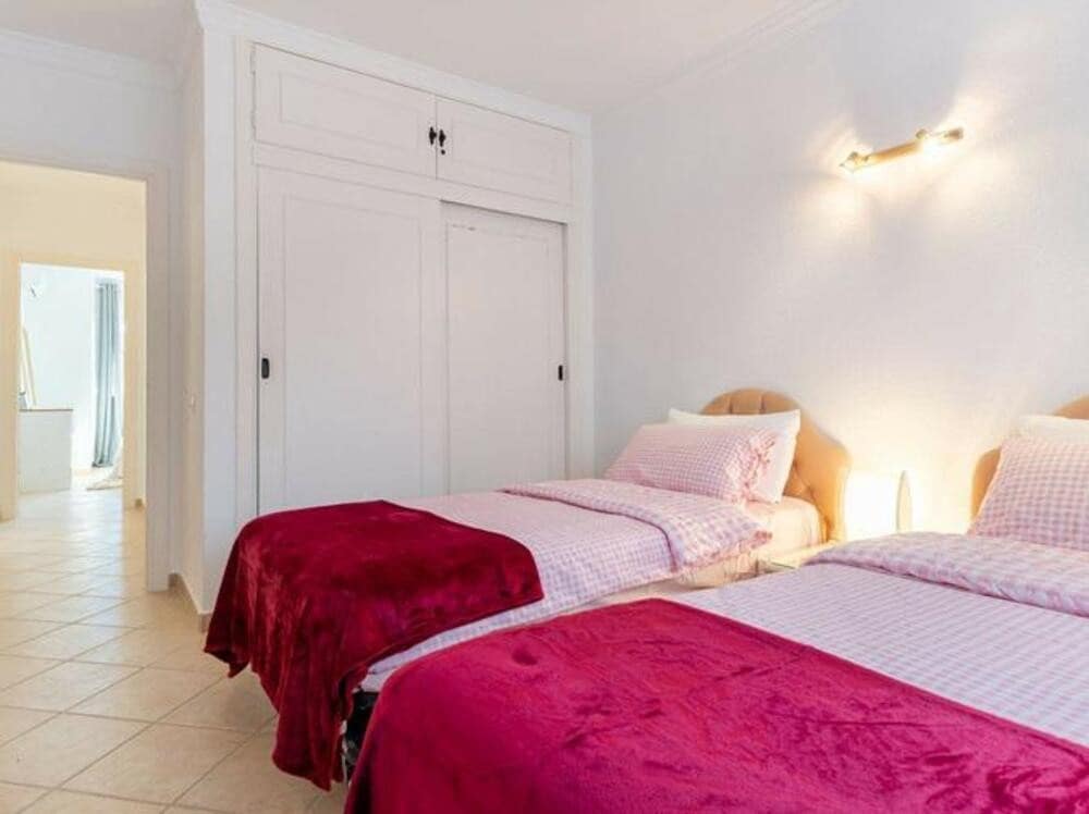 2 sypialnia Penthouse na sprzedaż w Benahavis z basenem garażem - 315 000 € (Ref: 9610657)