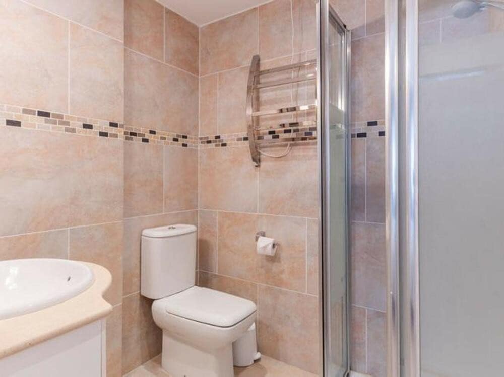 2 sypialnia Penthouse na sprzedaż w Benahavis z basenem garażem - 315 000 € (Ref: 9610657)