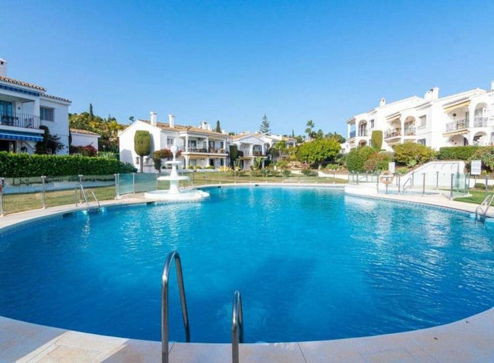 2 sypialnia Penthouse na sprzedaż w Benahavis z basenem garażem - 315 000 € (Ref: 9610657)