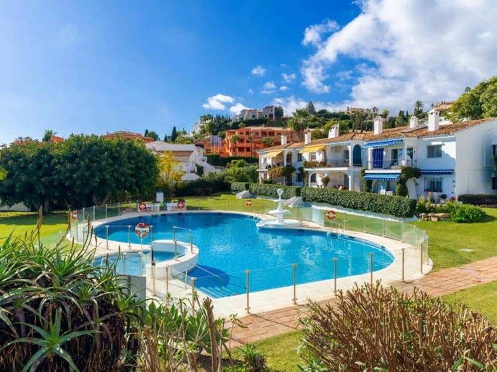 2 sypialnia Penthouse na sprzedaż w Benahavis z basenem garażem - 315 000 € (Ref: 9610657)