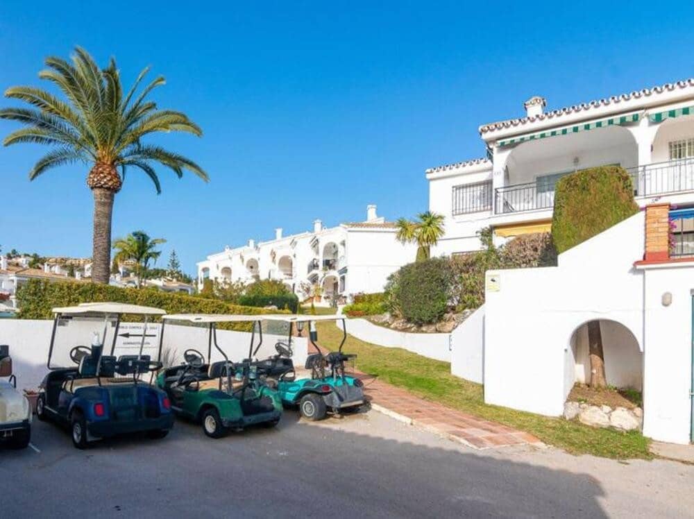 2 sypialnia Penthouse na sprzedaż w Benahavis z basenem garażem - 315 000 € (Ref: 9610657)