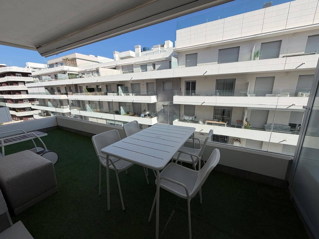 3 bedroom Apartment for rent in Marbella with pool garage - € 2,650 (Ref: 9610658)