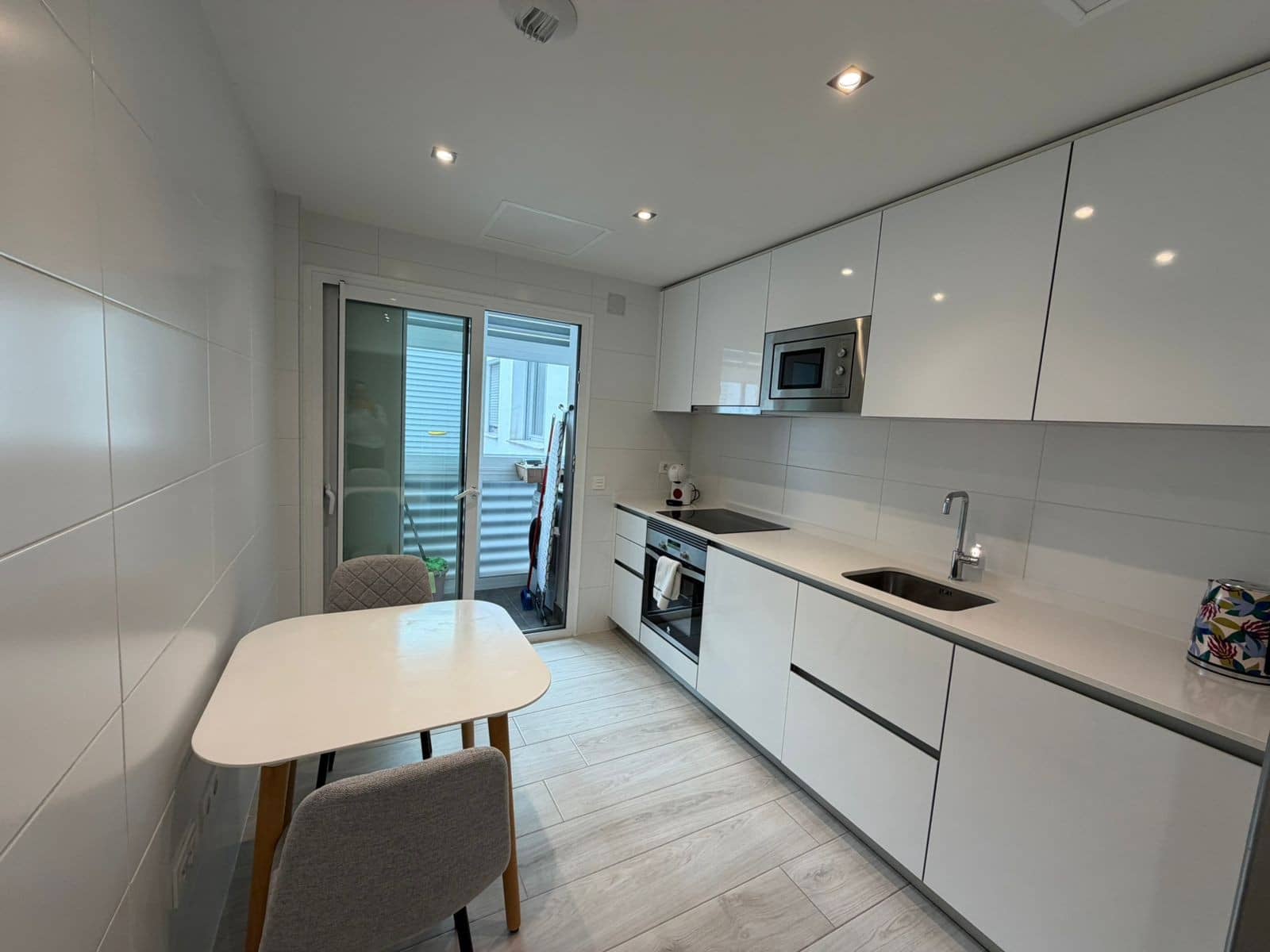 3 bedroom Apartment for rent in Marbella with pool garage - € 2,650 (Ref: 9610658)