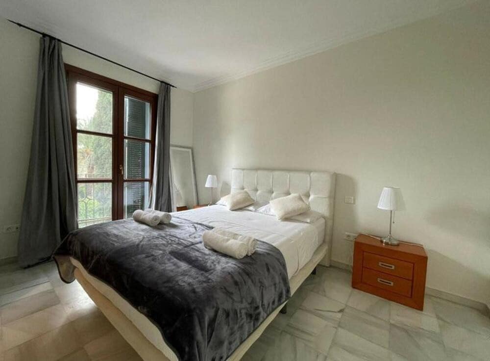 4 soveværelse Byhus til leje i Guadalmina med swimmingpool garage - € 4.500 (Ref: 9610659)