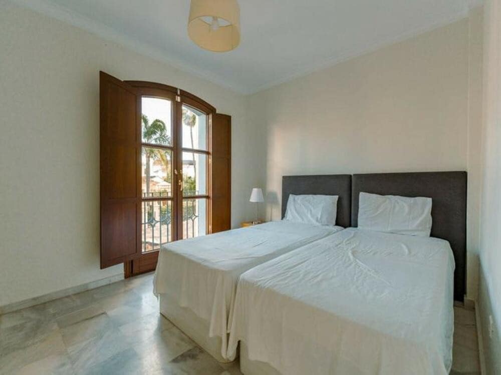 4 soveværelse Byhus til leje i Guadalmina med swimmingpool garage - € 4.500 (Ref: 9610659)