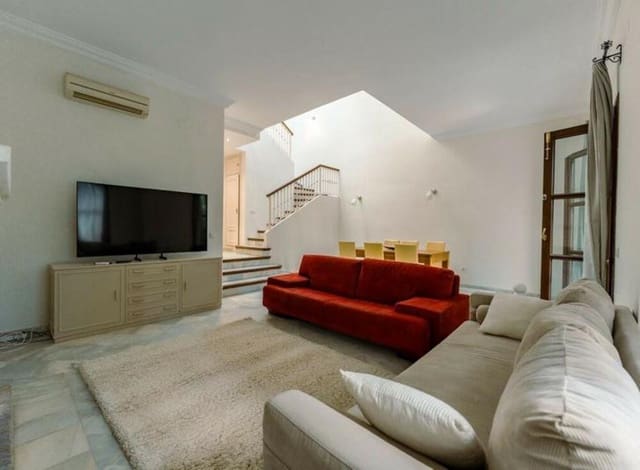 4 soveværelse Byhus til leje i Guadalmina Alta, Marbella med swimmingpool garage - € 4.000 (Ref: 9610659)