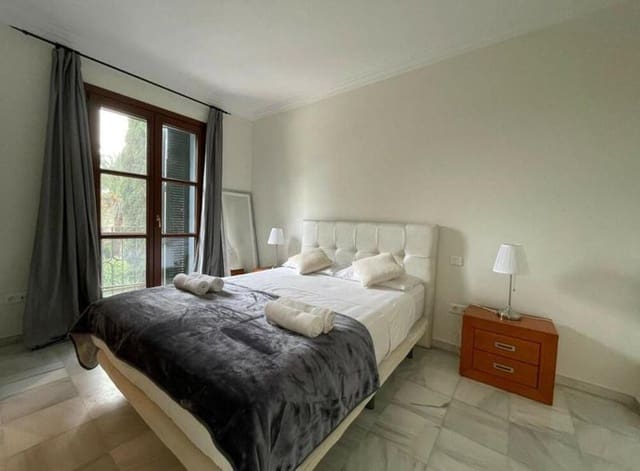 4 soveværelse Byhus til leje i Guadalmina Alta, Marbella med swimmingpool garage - € 4.000 (Ref: 9610659)
