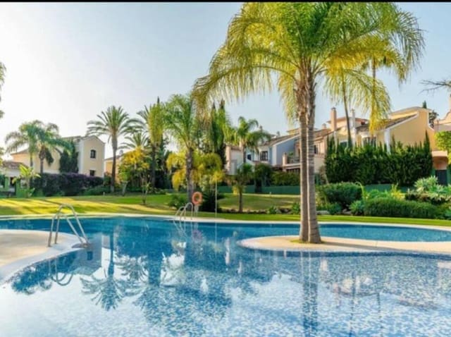 4 soveværelse Byhus til leje i Guadalmina Alta, Marbella med swimmingpool garage - € 4.000 (Ref: 9610659)