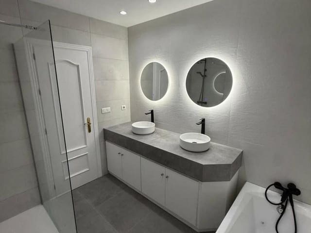 4 soveværelse Byhus til leje i Guadalmina Alta, Marbella med swimmingpool garage - € 4.000 (Ref: 9610659)