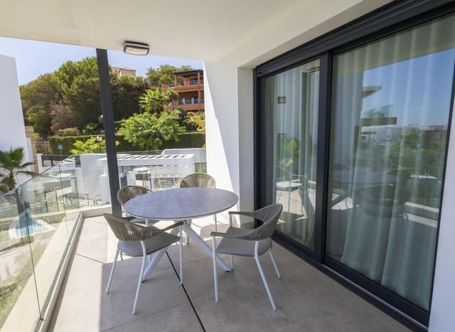 Appartement de 3 chambres à louer à Atalaya-Isdabe, Estepona avec piscine garage - 4 400 € (Ref: 9610660)