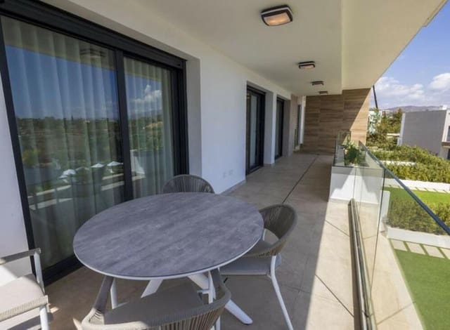 Appartement de 3 chambres à louer à Atalaya-Isdabe, Estepona avec piscine garage - 4 400 € (Ref: 9610660)